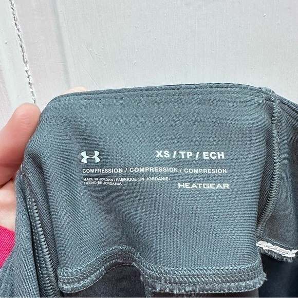 Under Armour heat gear compression grey capris women's xs - Picture 7 of 7